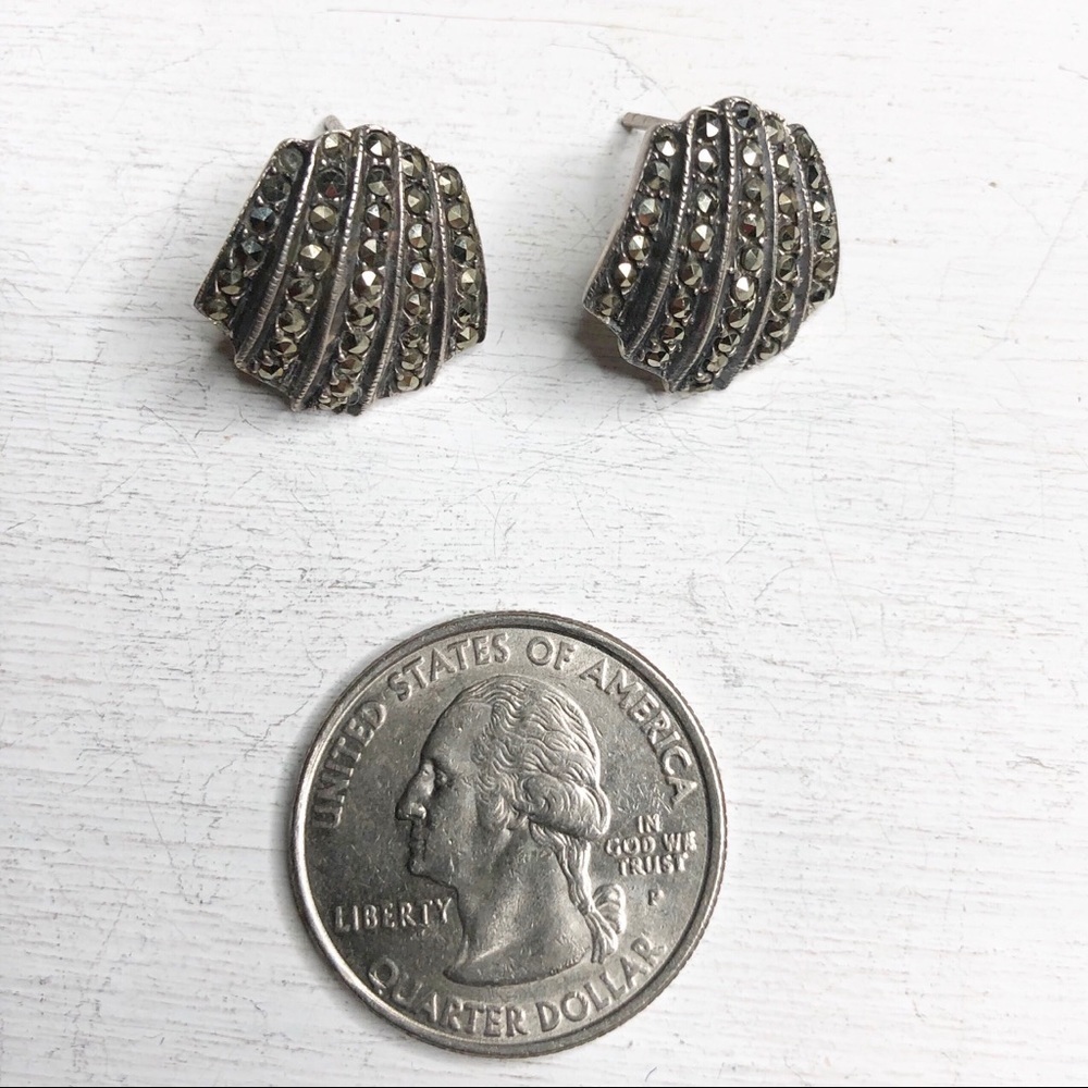 Shiny Sterling Silver Shell Shape Stud Earrings - image 5